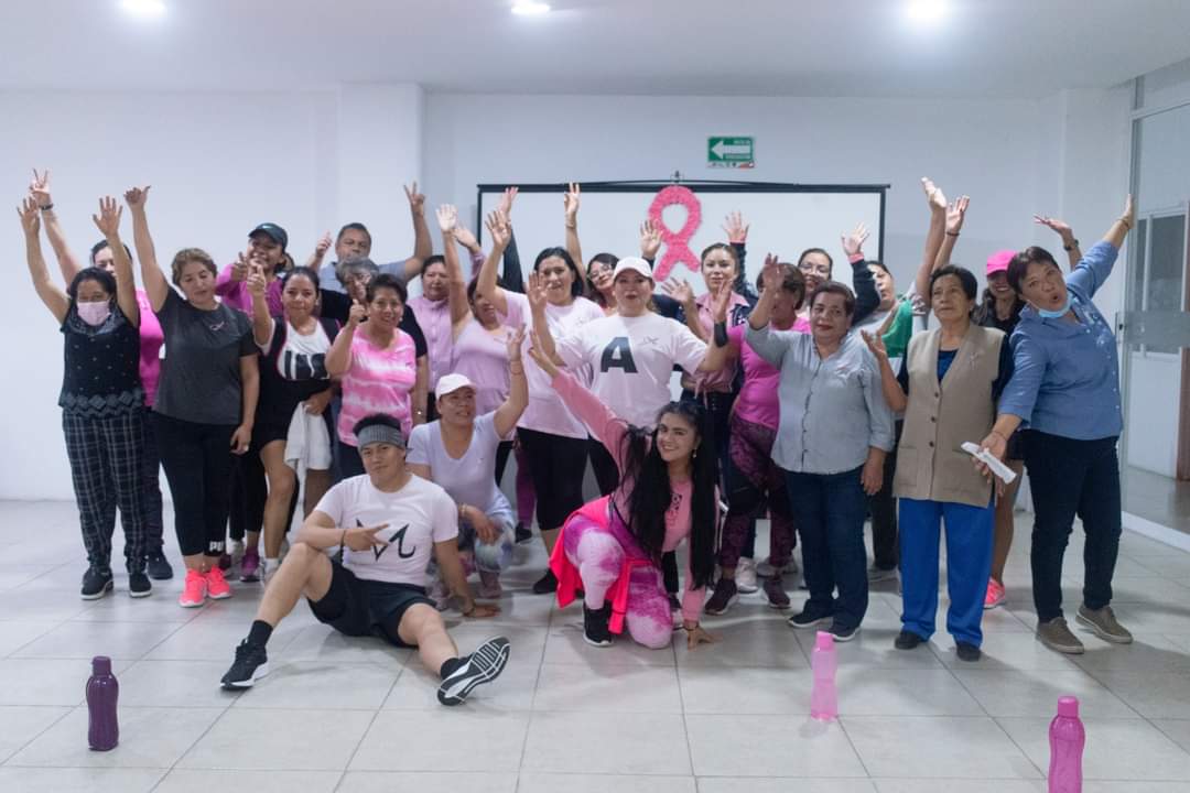 Con súper clase de zumba, gobierno de Apetatitlán sensibiliza sobre la lucha contra el cáncer de mama